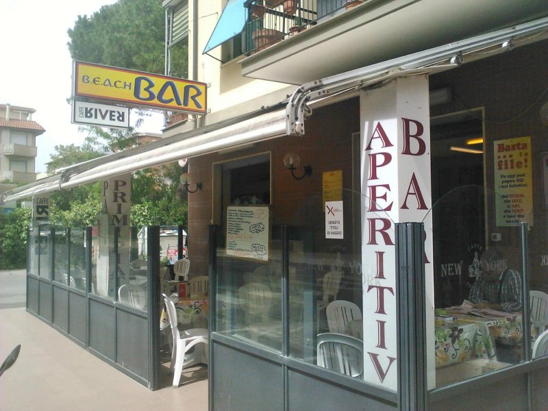 Beach Bar di Deborah Carzaniga