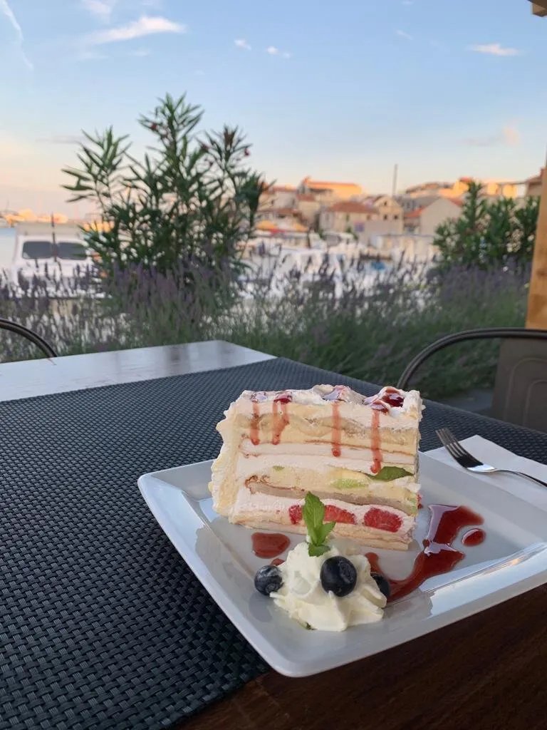 Tratinska grill & bar
