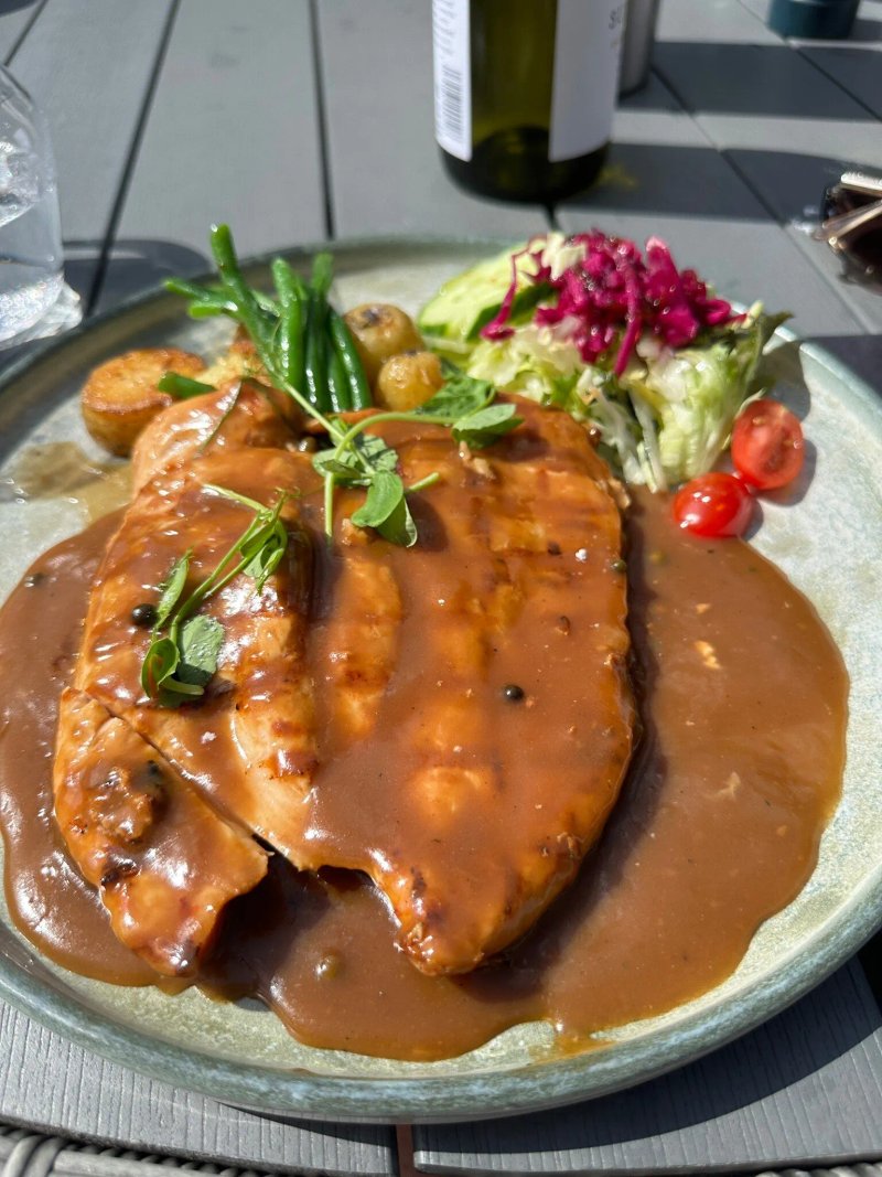 No 15 Bar & Grill