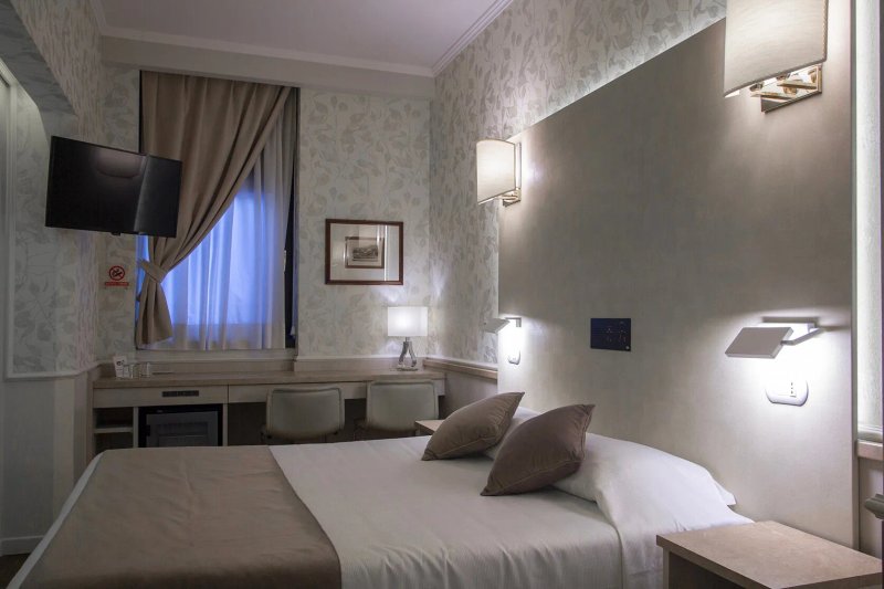 Flora Hotel