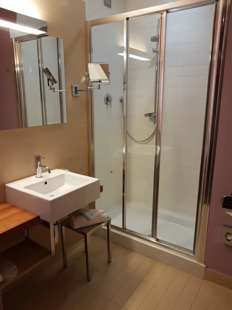 Cosmopolitan Business Hotel