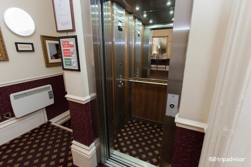 Cabot Court Hotel