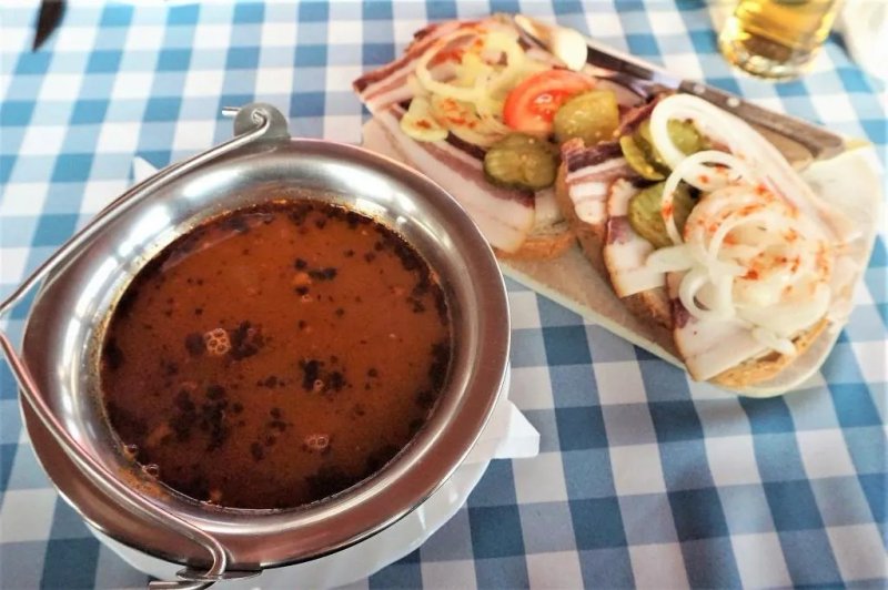 Reblaus Grill Borozo