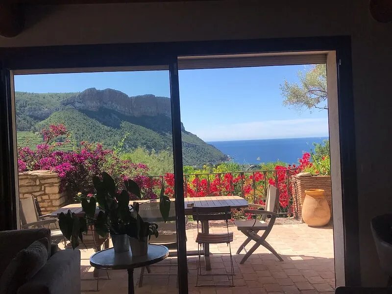 Character villa with sea view and swimming pool
