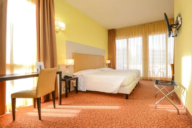 Regal Hotel and Apartments