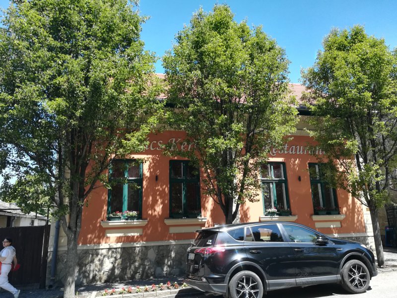 Kovacs Kert Etterem