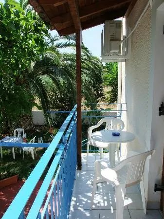 Lefkis Apartments & Studios