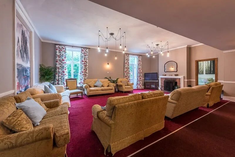 7 bedroom annexe to former Victorian farmhouse, spacious & family friendly