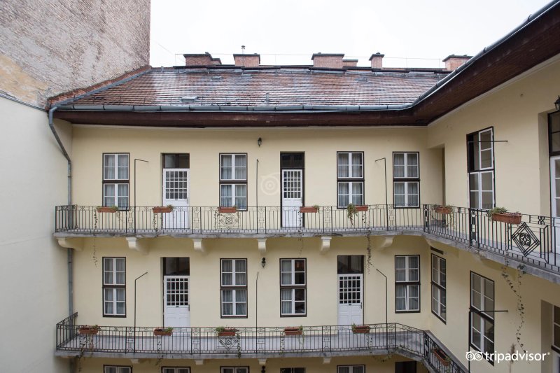 Central Hotel 21
