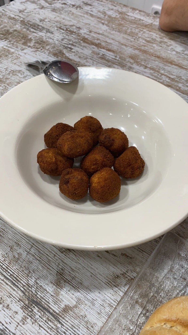 Gastrotaberna cachito's