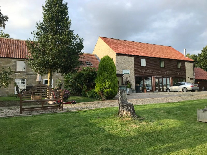 Cottage Lea's Country Hotel and Restaurant