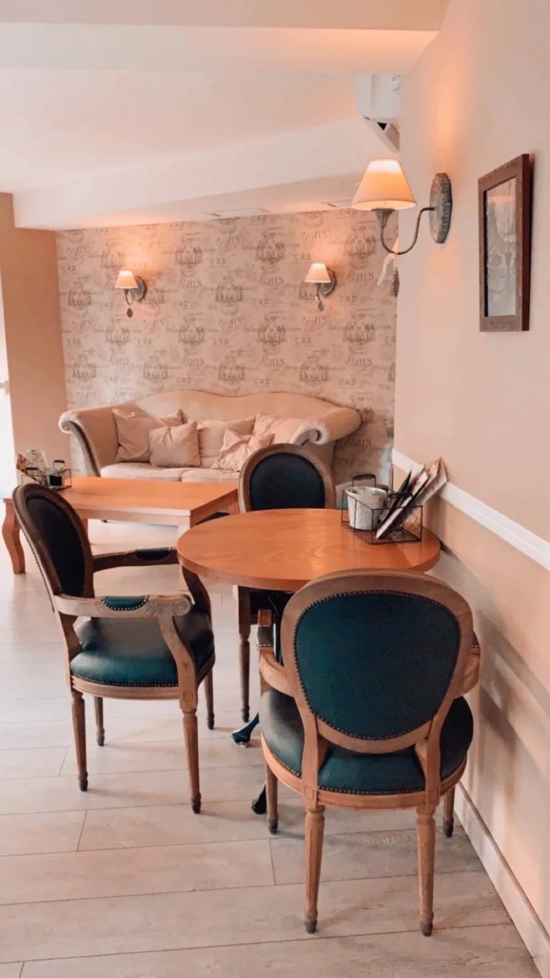 Le Petit Cafe