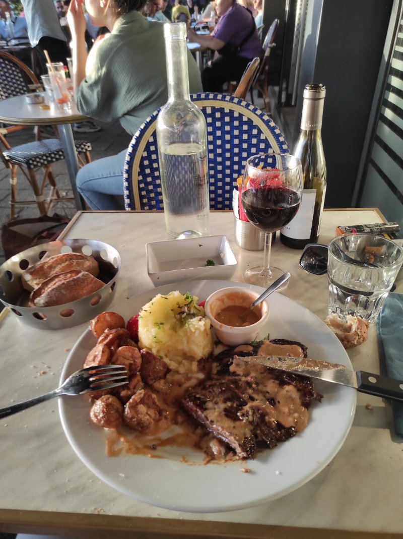 Brasserie OM Cafe - Officiel