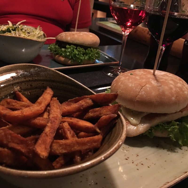 HANS IM GLUECK Burgergrill & Bar