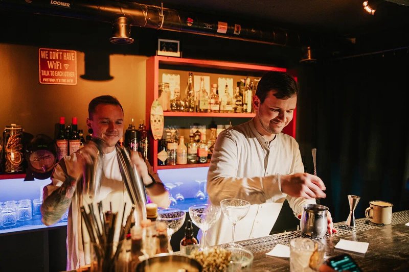 Bar Six
