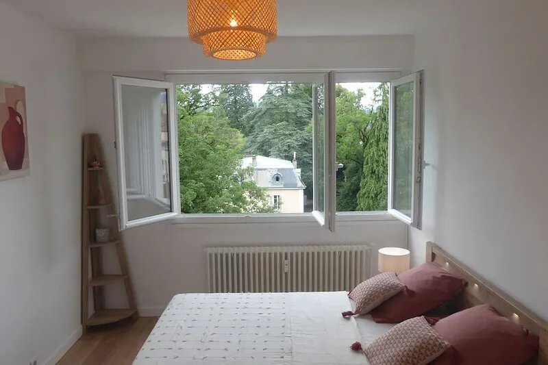 5-minute walk from Lac d'Annecy, hyper center with parking, *** classification