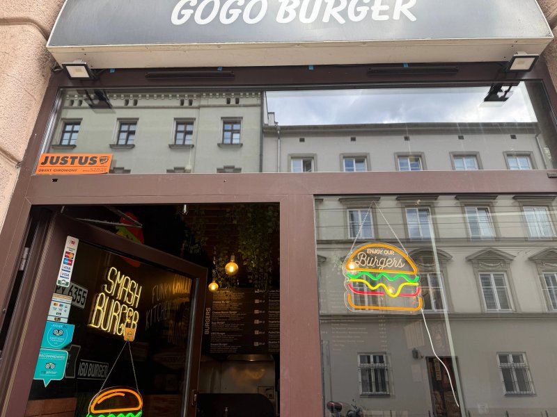 GOGO BURGER