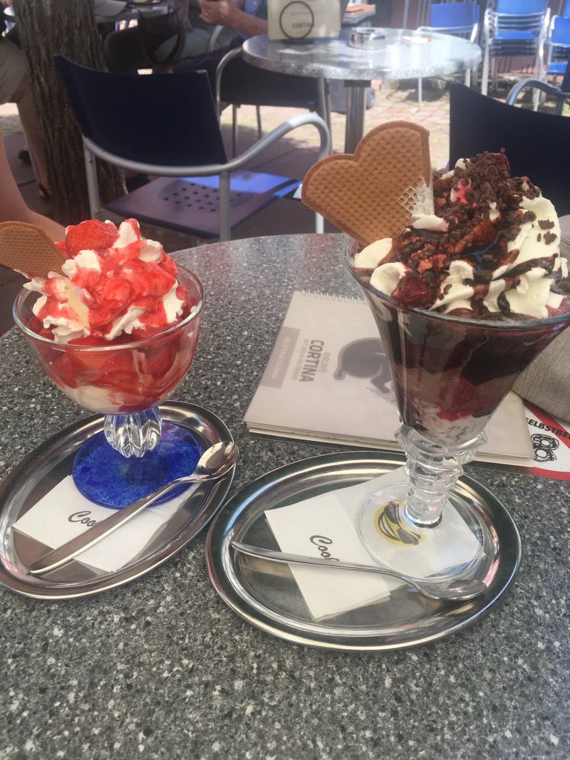 Cortina Eiscafe
