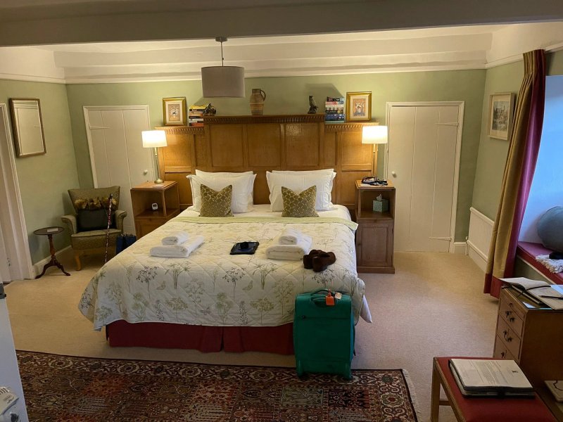 Cliff Farmhouse B&B Suites