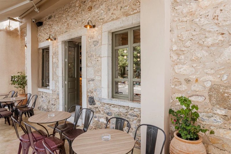 Plateia Kardamyli