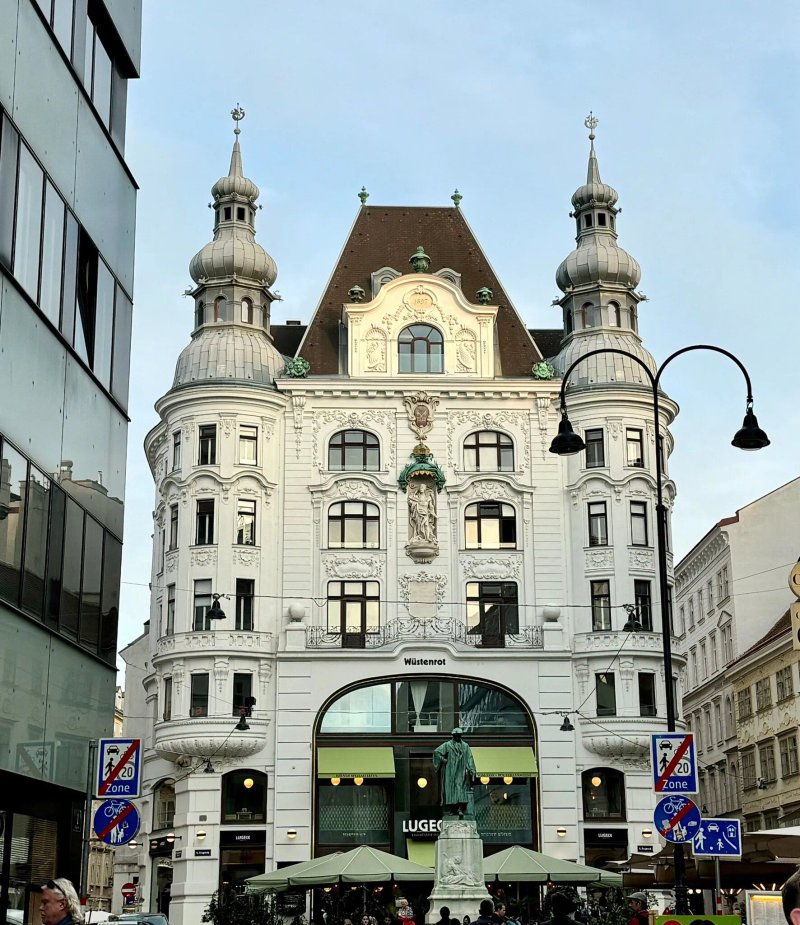 Ruby Lissi Hotel & Bar