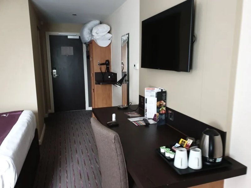 Premier Inn Cheltenham North West hotel