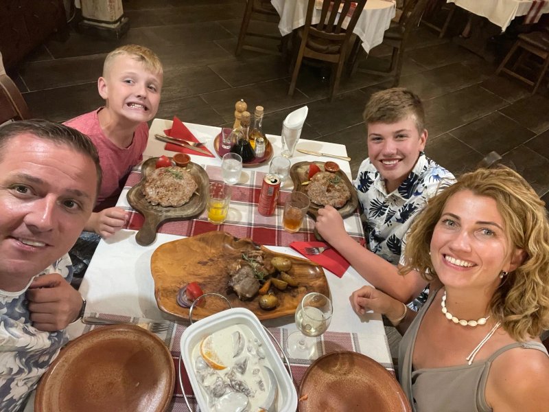 Pecenjara Meat & Wine