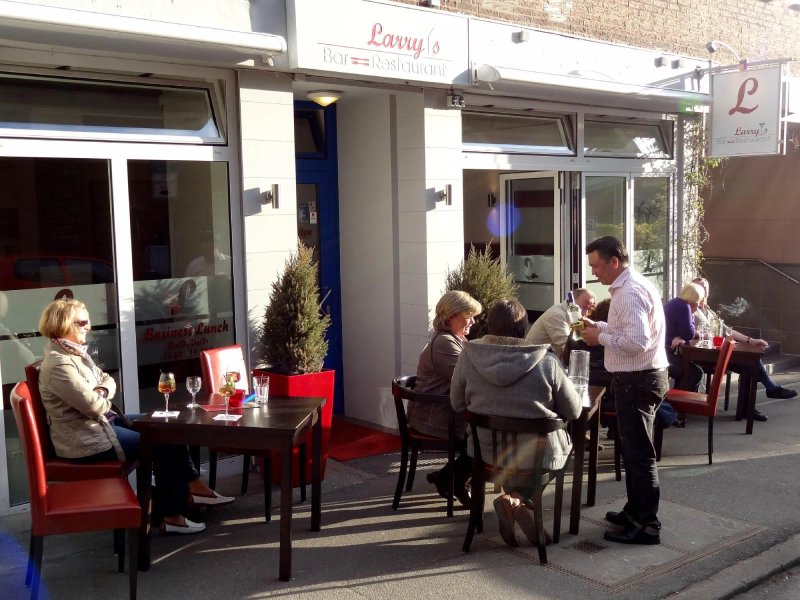 Larry's Bar & Restaurant