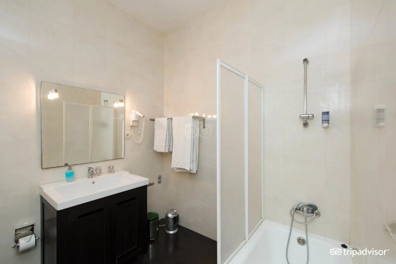 Residencia LIS B&B and Parking