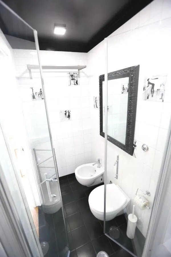 Kiss Me Rome Luxury Rooms