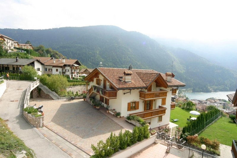 Villa La Dama Del Lago Apartments