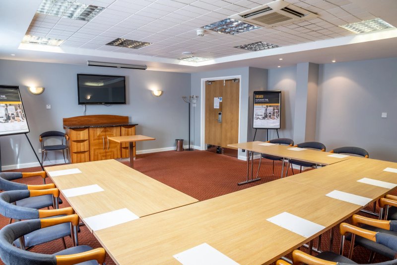 Knowsley Inn & Lounge