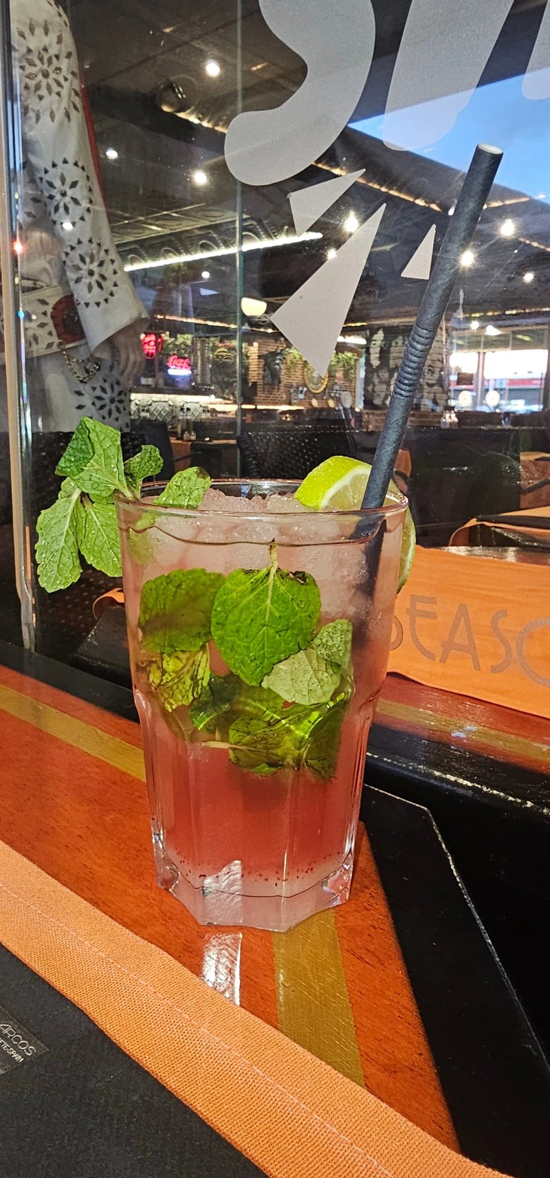 Four Seasons Rock & Cafe