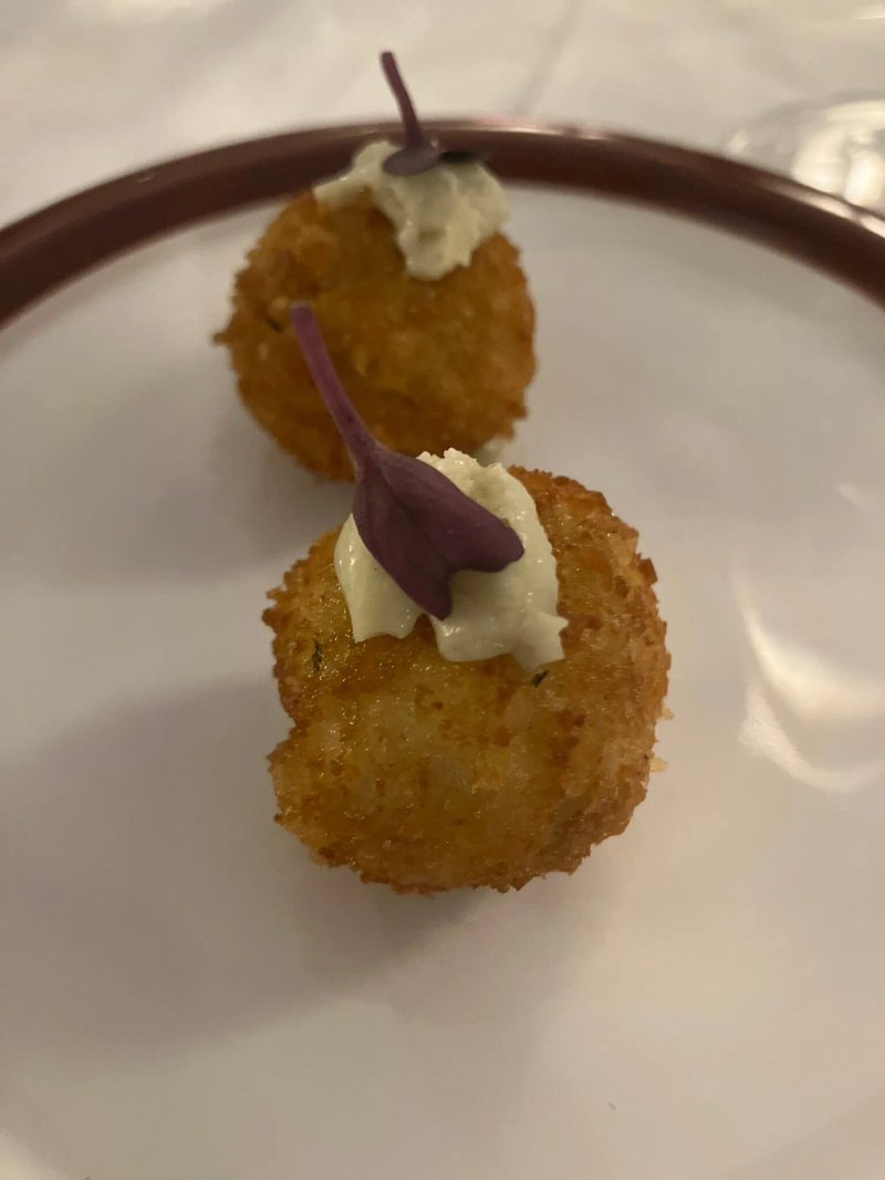 AMI Restaurant & Live Show