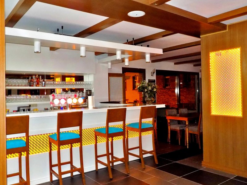 Fly Inn Hotel & Nezzo Lounge