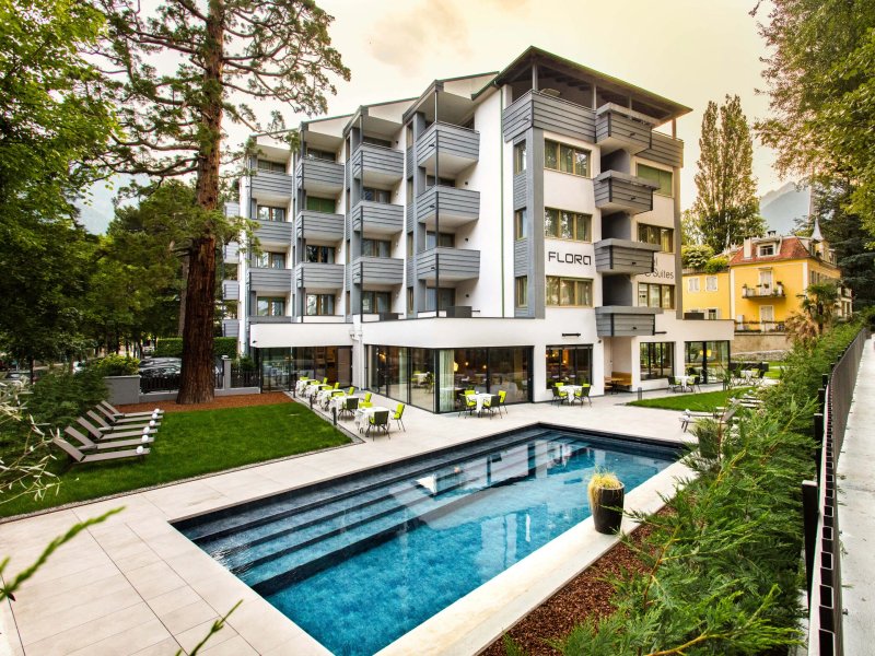 Flora Hotel & Suites