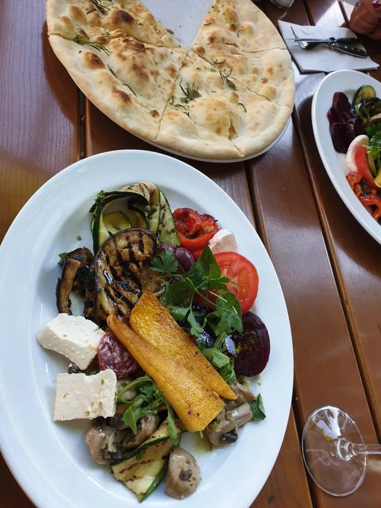 Trattoria Pizzeria Crudo