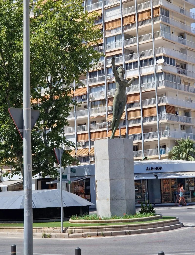 Avenida De Almeria Statue
