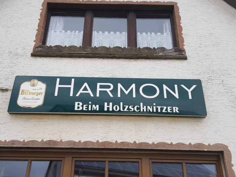 Harmony beim Holzschnitzer