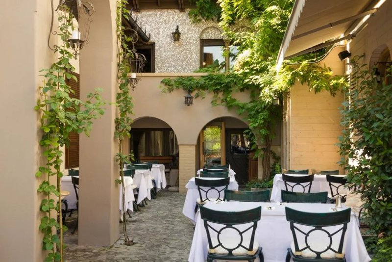 White Horse Pub & Restaurant