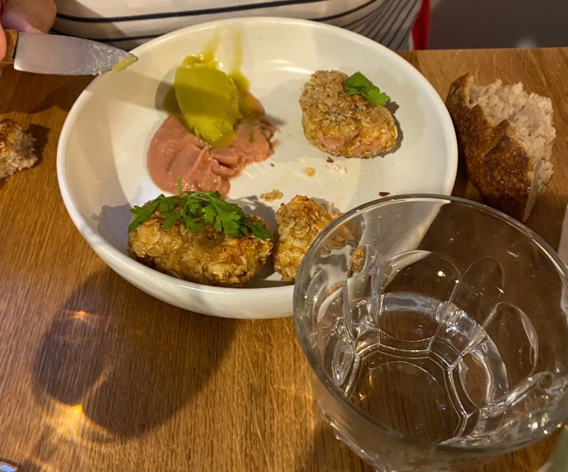 Monique, Boire Et Manger
