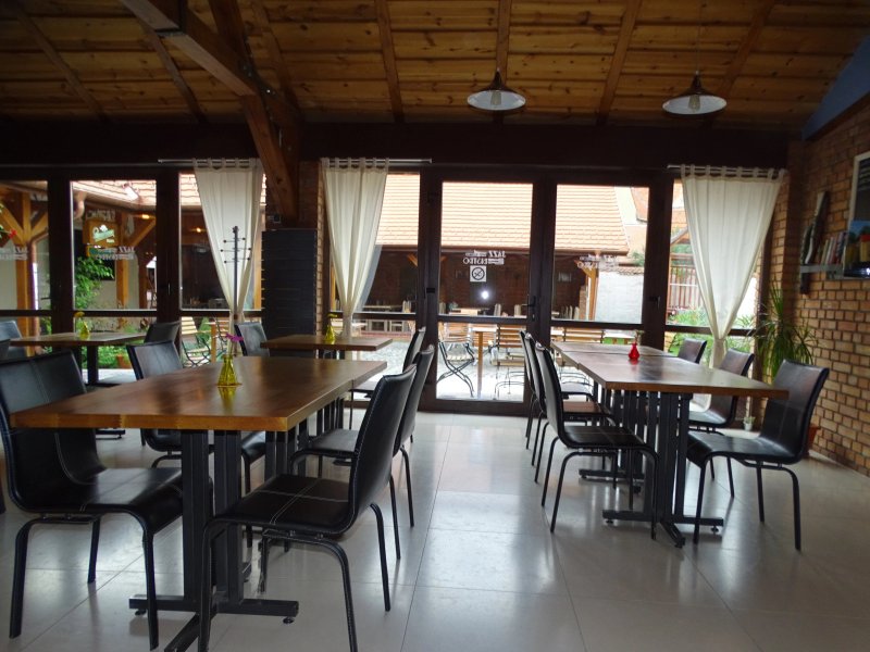 Restaurants & cafés