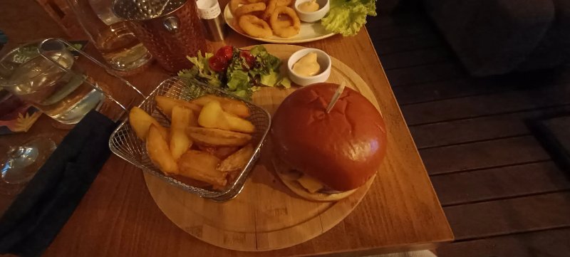 PortoEye Cocktail Bar & Grill