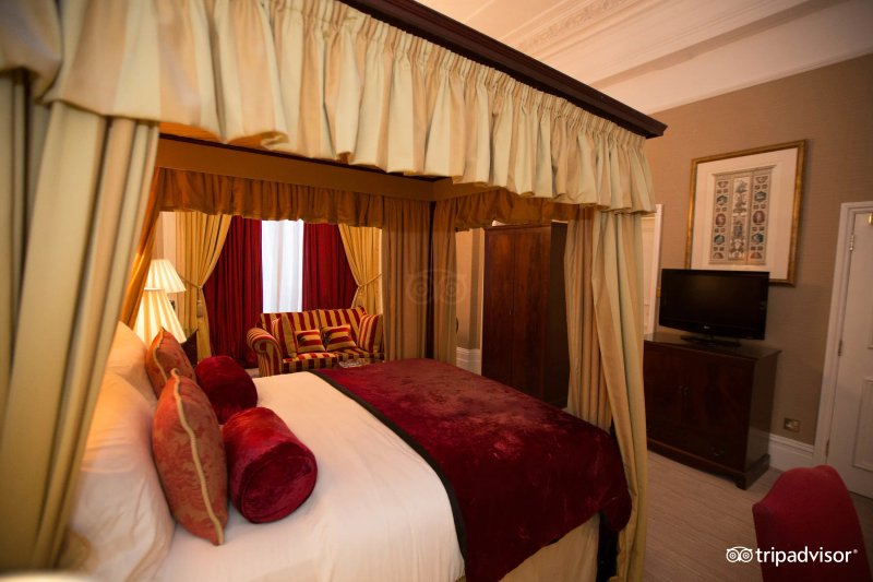 The Colonnade Hotel