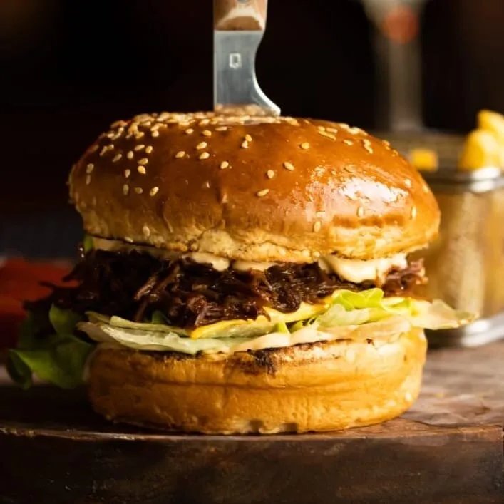 IZLOG Restaurant & Bar
