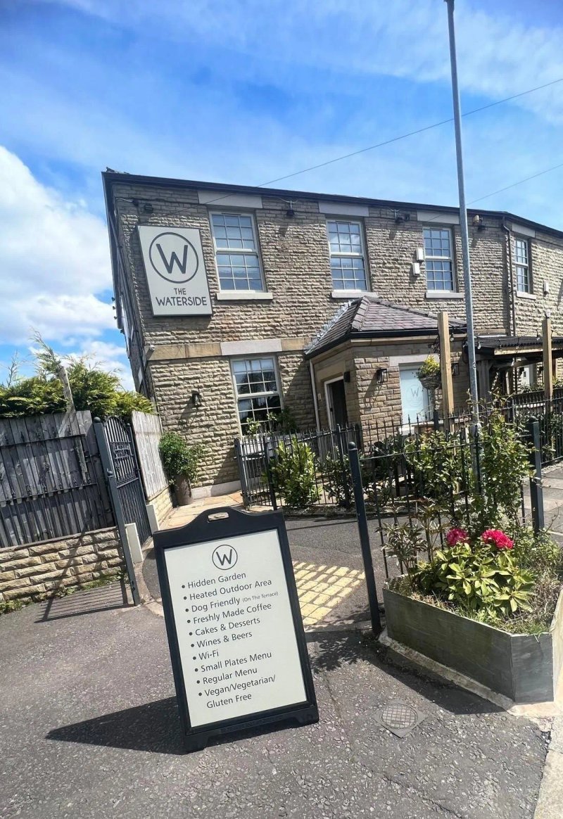 The Waterside Restaurant Garden & Cabin