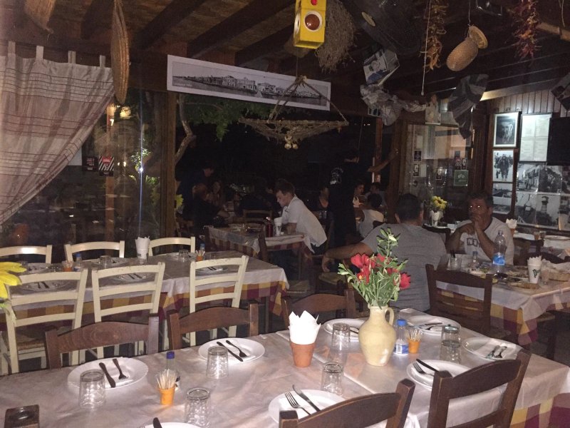 Taverna Skourouvinnos