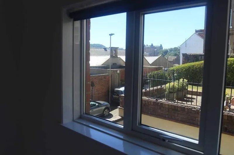 10 Tuthill - 3 bed house with outside deck and