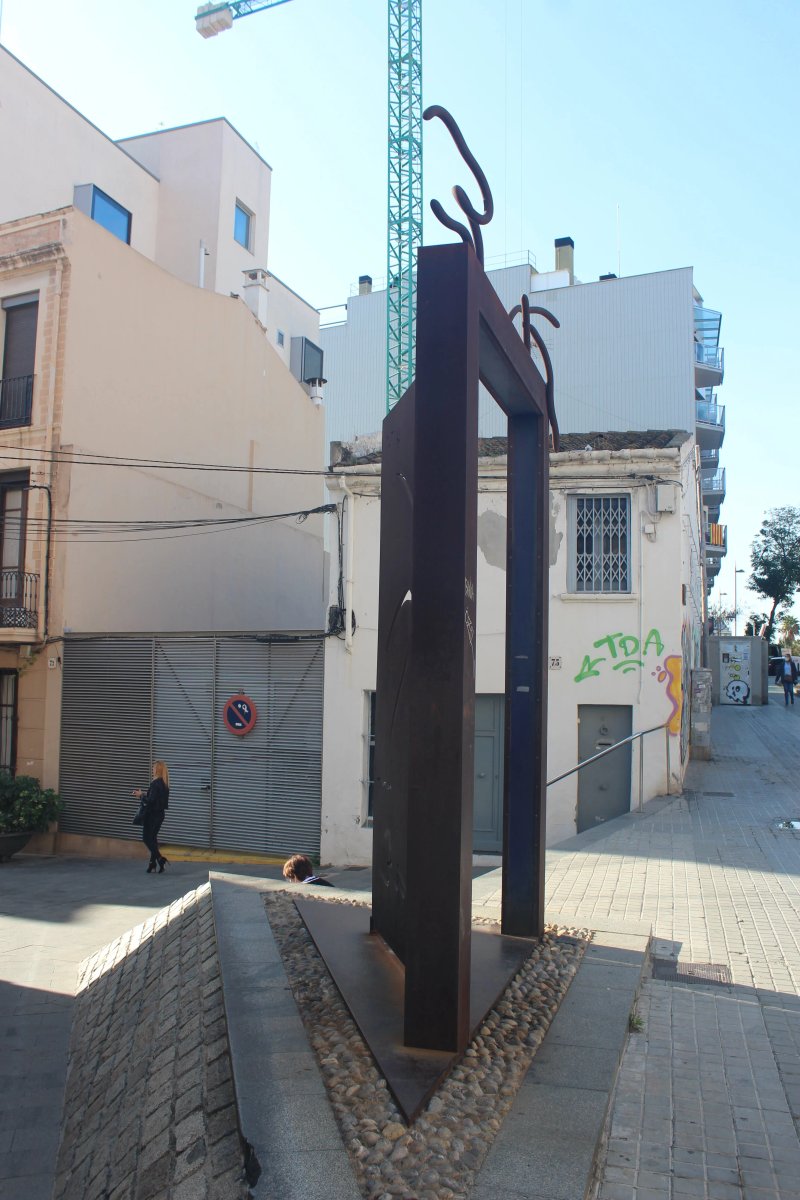 Escultura La Porta Del Mar
