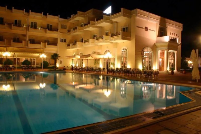 Kouros Hotel
